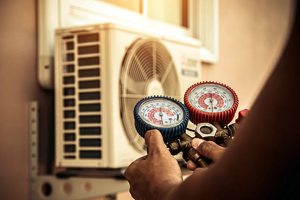 Professional Hvac technician working in Lamar, TX